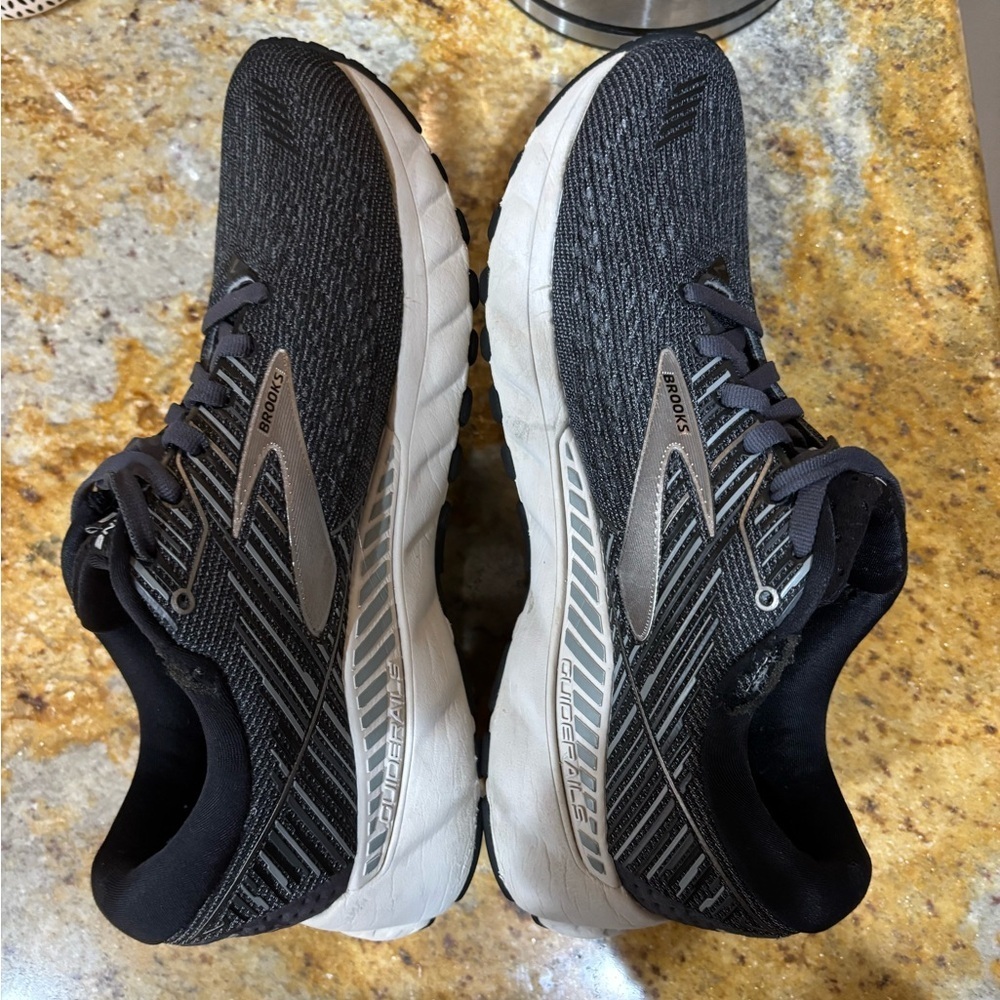 Brooks adrenaline size 8.5 - Picture 8 of 11
